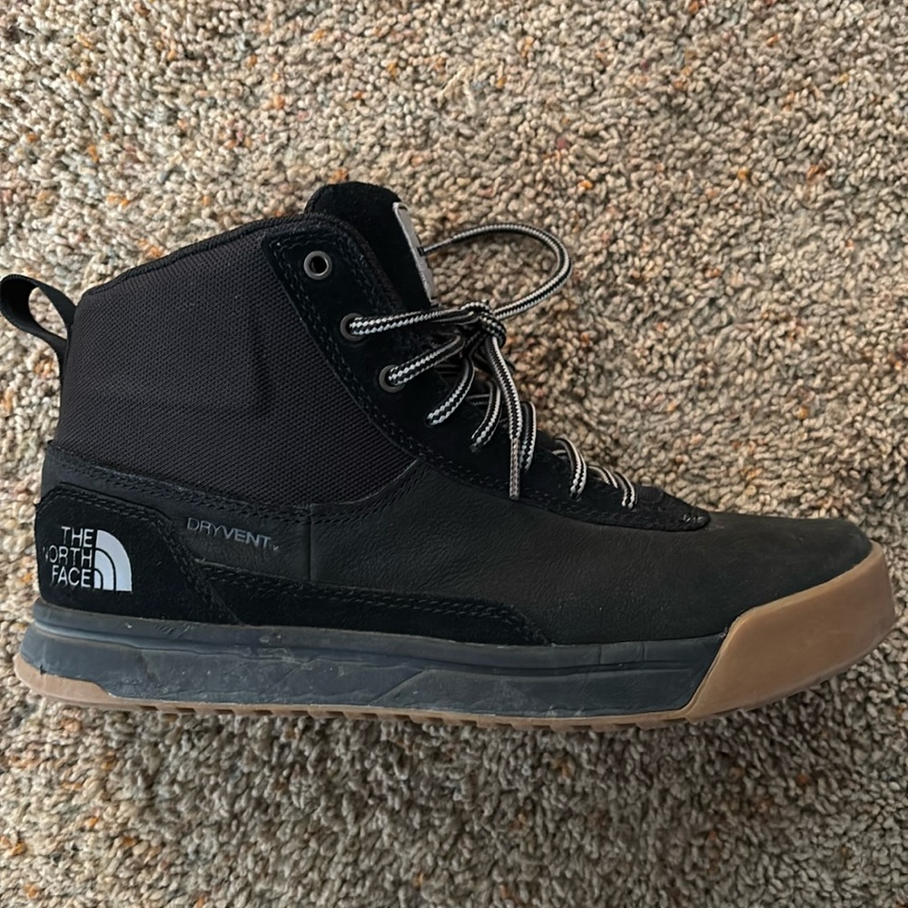 The north face mid larimer men’s waterproof boots. size 8.5